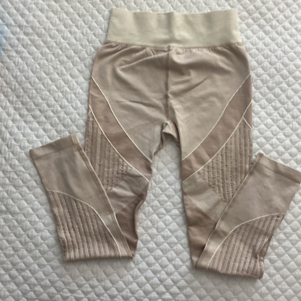 New In Bag Color Block Legging In Neutral Colors … - image 2